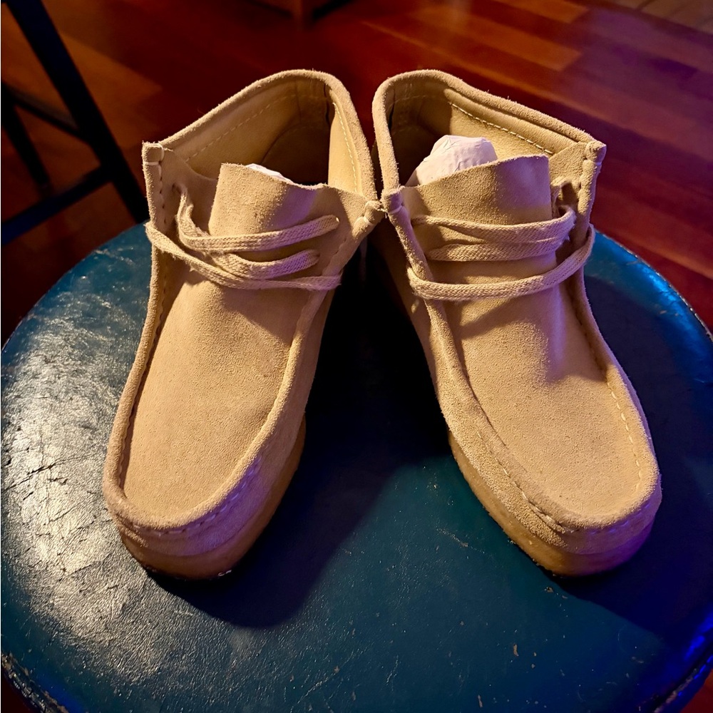 Women’s Lace-Up Suede Boots in Beige